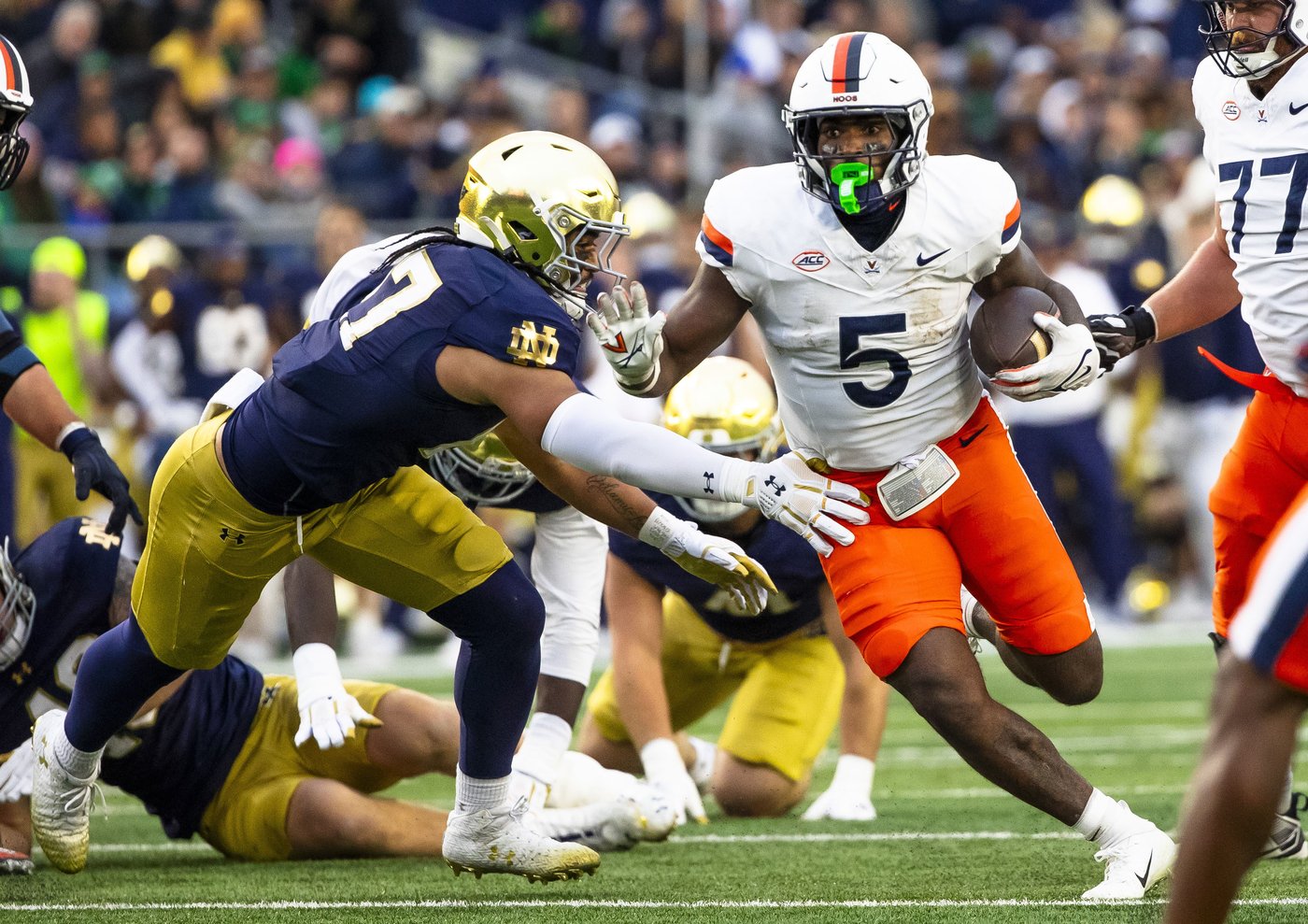 Leonard passes for 3 TDs and No. 8 Notre Dame forces 5 turnovers in a 35-14 win over Virginia | iNFOnews.ca Leonard passes for 3 TDs and No. 8 Notre Dame forces 5 turnovers in a 35-14 win over Virginia | iNFOnews.ca