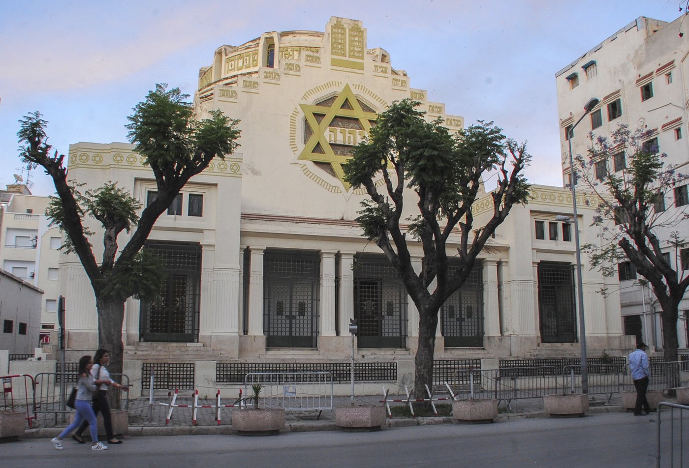Police kill a man who set himself on fire outside a Tunisian synagogue | iNFOnews.ca
