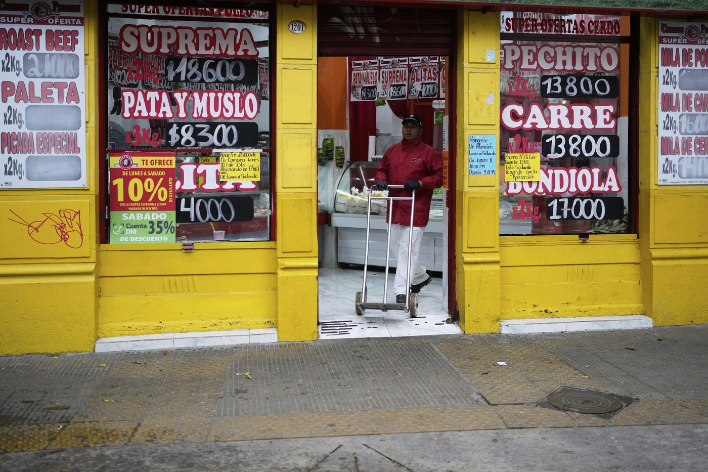 Argentina says it will lift the country's strict currency controls with the help from the IMF | iNFOnews.ca Argentina says it will lift the country's strict currency controls with the help from the IMF | iNFOnews.ca