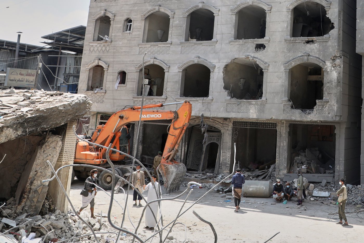 Israeli strikes on Yemen's capital kill at least 9 people and injure scores, the Houthi rebels say | iNFOnews.ca