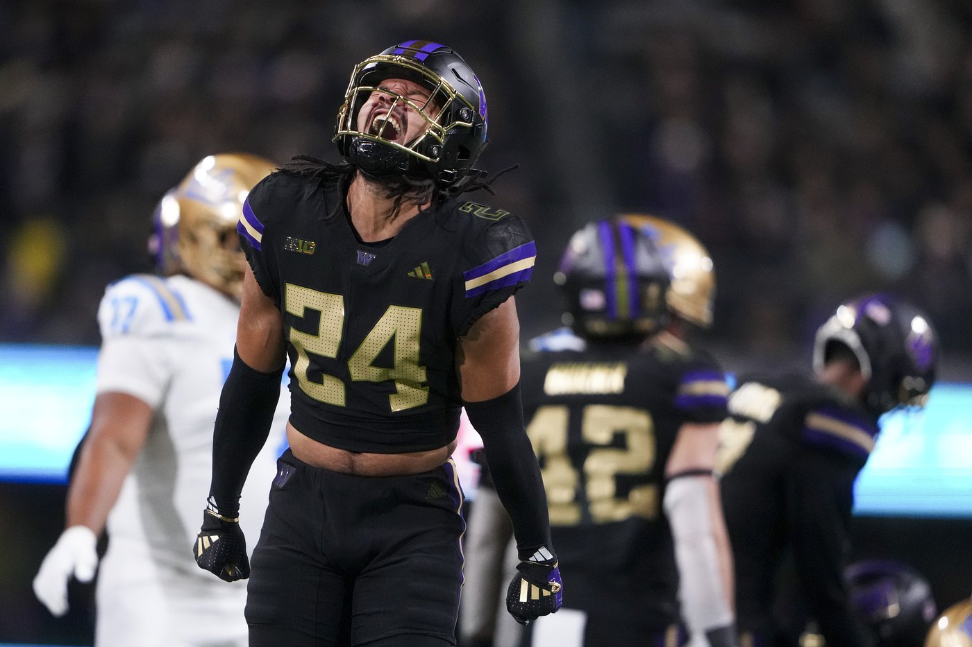 Desmond Williams Jr., Jonah Coleman lead Washington past UCLA 31-19 for bowl eligibility | iNFOnews.ca
