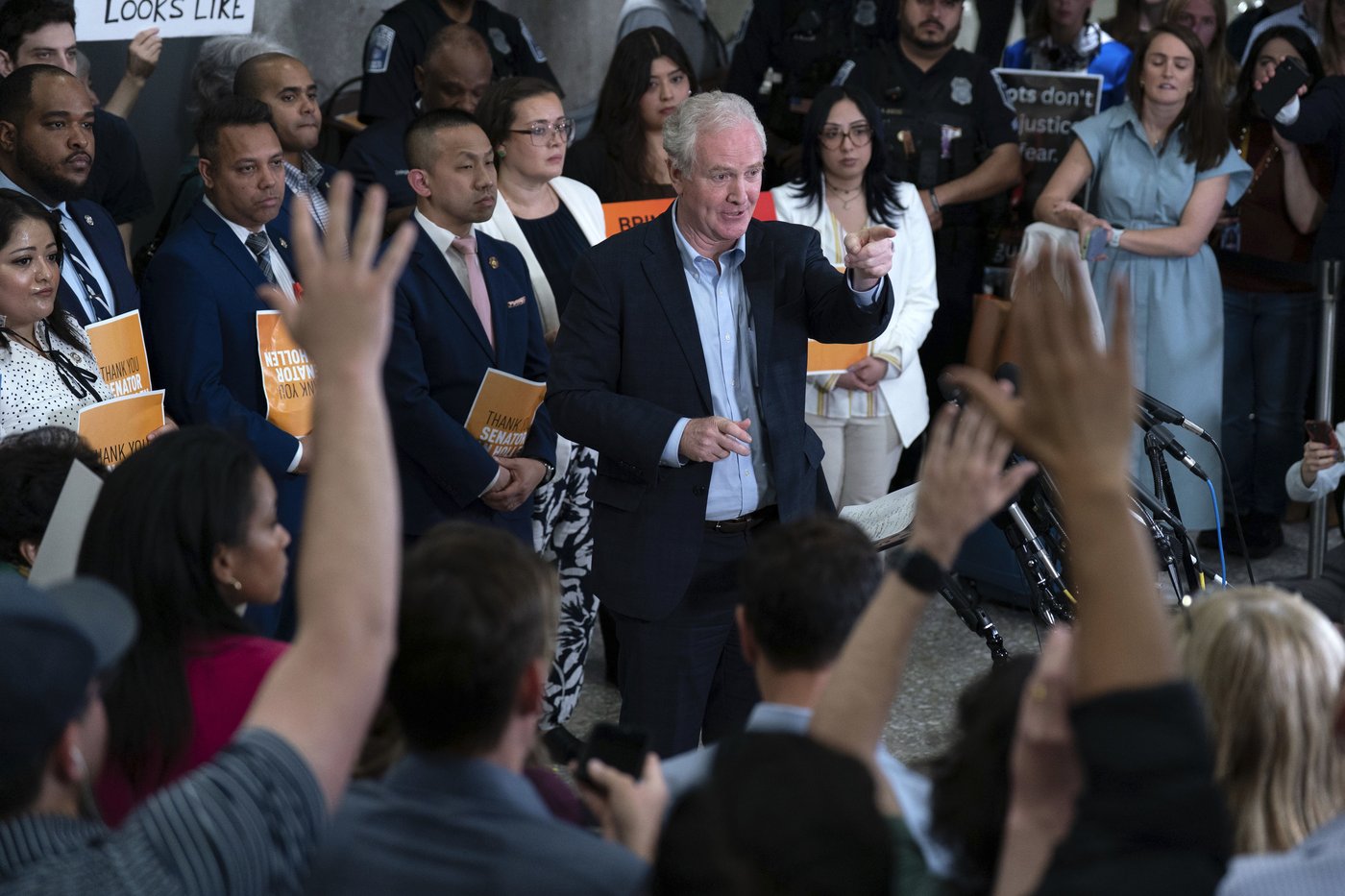 US senator returns from El Salvador trip, says Abrego Garcia case is about far more than one man | iNFOnews.ca