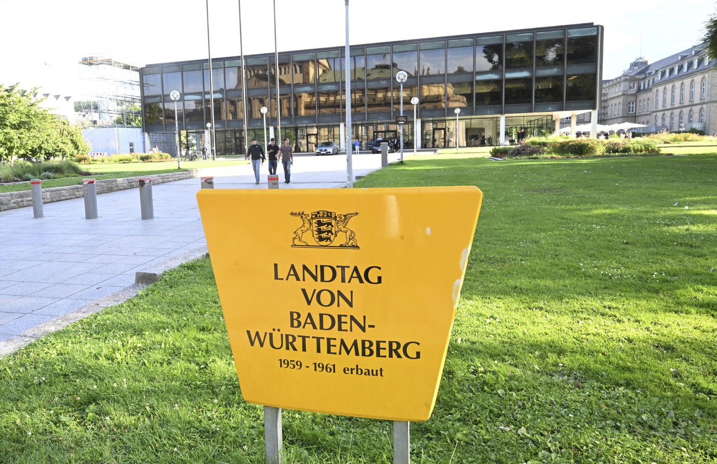 German regional lawmaker admits drawing swastika on ballot paper next to far-right candidate's name | iNFOnews.ca German regional lawmaker admits drawing swastika on ballot paper next to far-right candidate's name | iNFOnews.ca