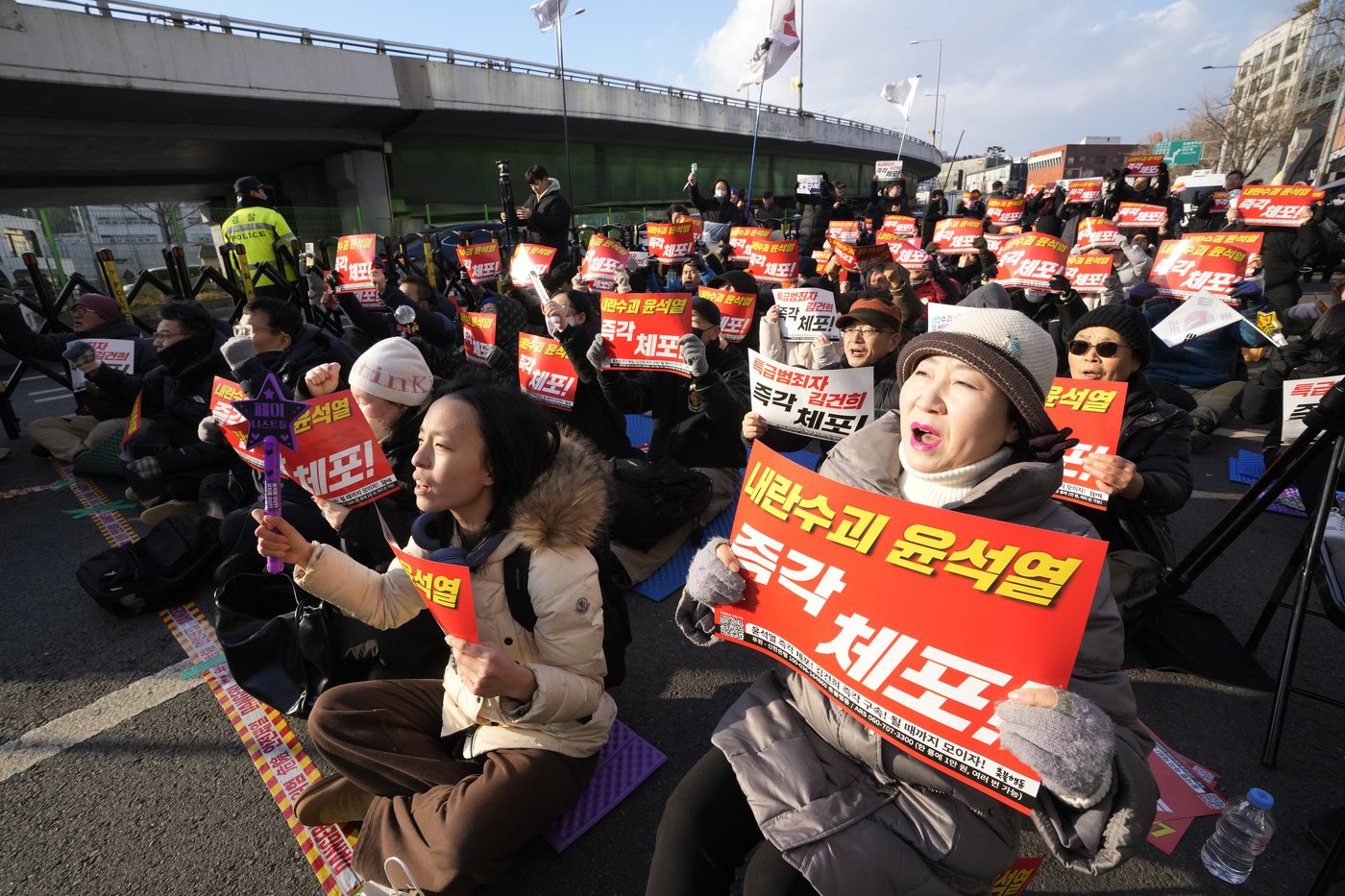 Impeached South Korean president's lawyers slam detention efforts as acting leader warns of clash | iNFOnews.ca Impeached South Korean president's lawyers slam detention efforts as acting leader warns of clash | iNFOnews.ca