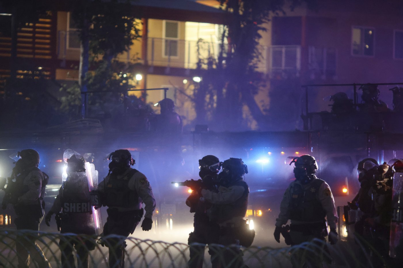 Trump deploys California National Guard to LA to quell protests despite the governor's objections | iNFOnews.ca