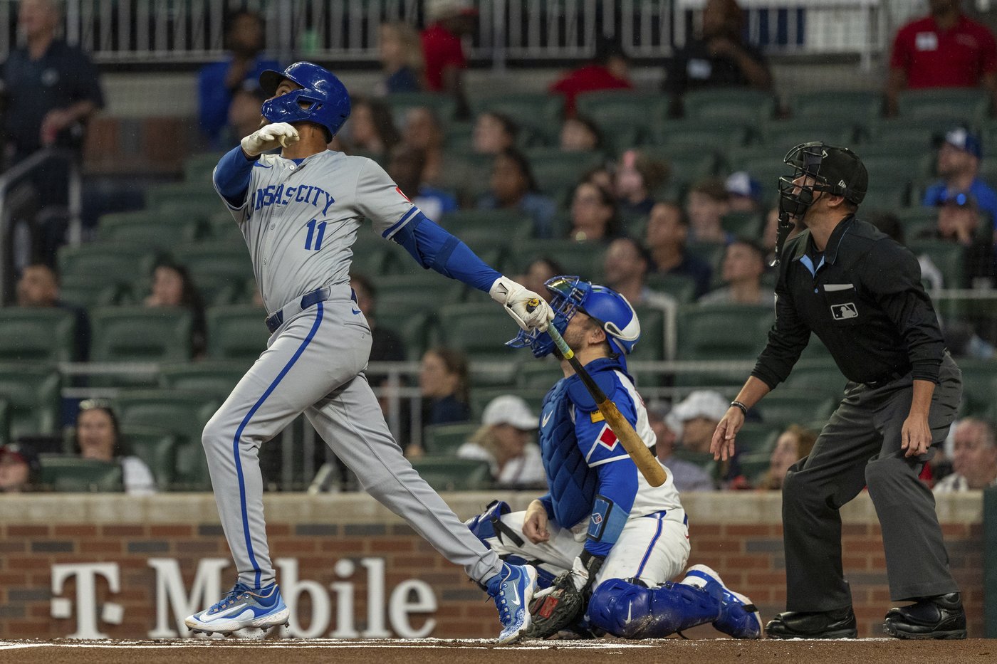 D'Arnaud hits a walk-off homer as Braves keep up their playoff push with a 2-1 win over Royals | iNFOnews.ca