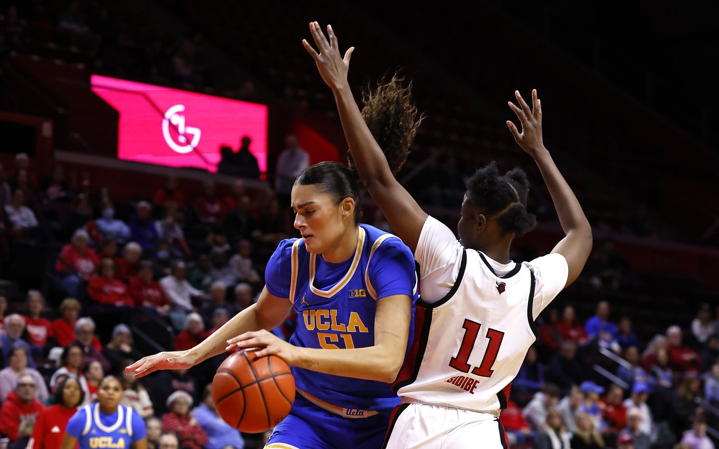 Lauren Betts helps No. 1 UCLA stay unbeaten with 84-66 victory over Rutgers | iNFOnews.ca