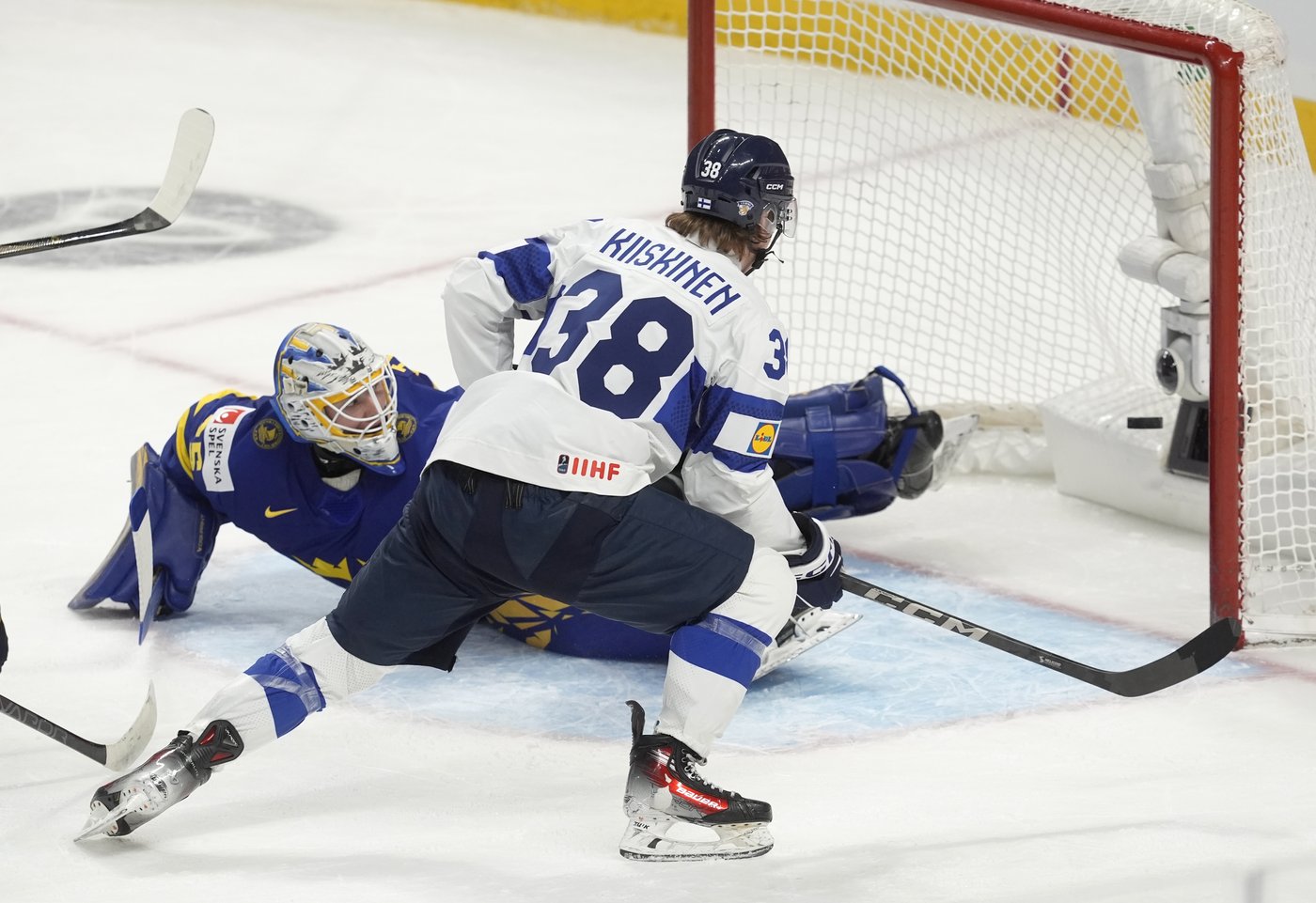 U.S. downs Czechia, Finland tops Sweden to set up gold-medal final at world juniors | iNFOnews.ca U.S. downs Czechia, Finland tops Sweden to set up gold-medal final at world juniors | iNFOnews.ca