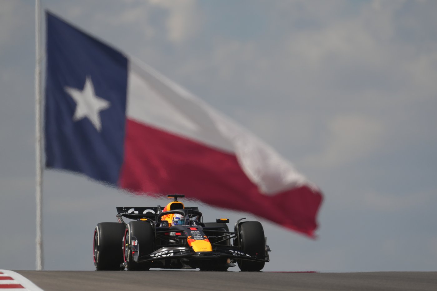 Formula 1 title fight heating up in Texas as McLarens duel and Verstappen plays the hunter | iNFOnews.ca