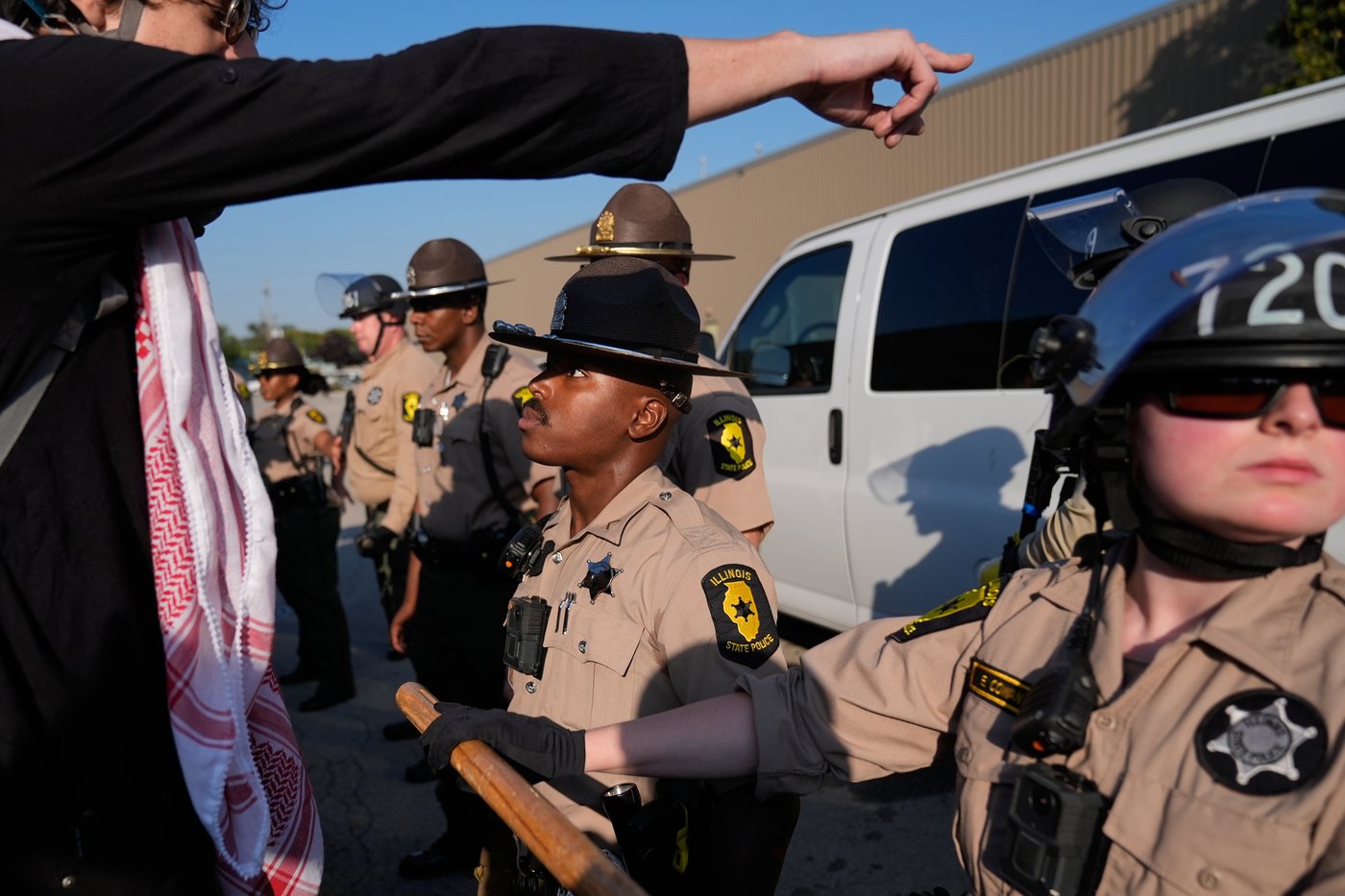 Chicago sees immigration protests as Trump seeks National Guard for Portland, Oregon, in photos | iNFOnews.ca