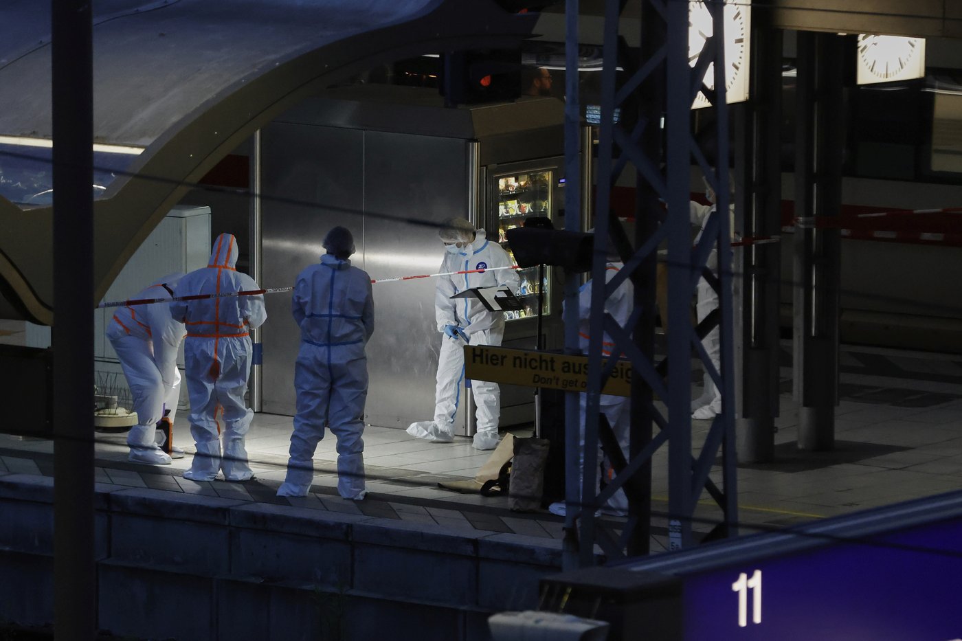 A stabbing at Hamburg's central train station causes multiple injuries. A woman is arrested | iNFOnews.ca A stabbing at Hamburg's central train station causes multiple injuries. A woman is arrested | iNFOnews.ca