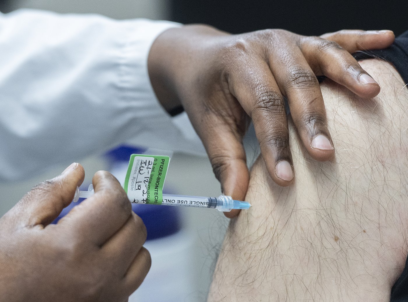 Quebec follows Alberta's move to stop offering COVID vaccine for free to most people | iNFOnews.ca