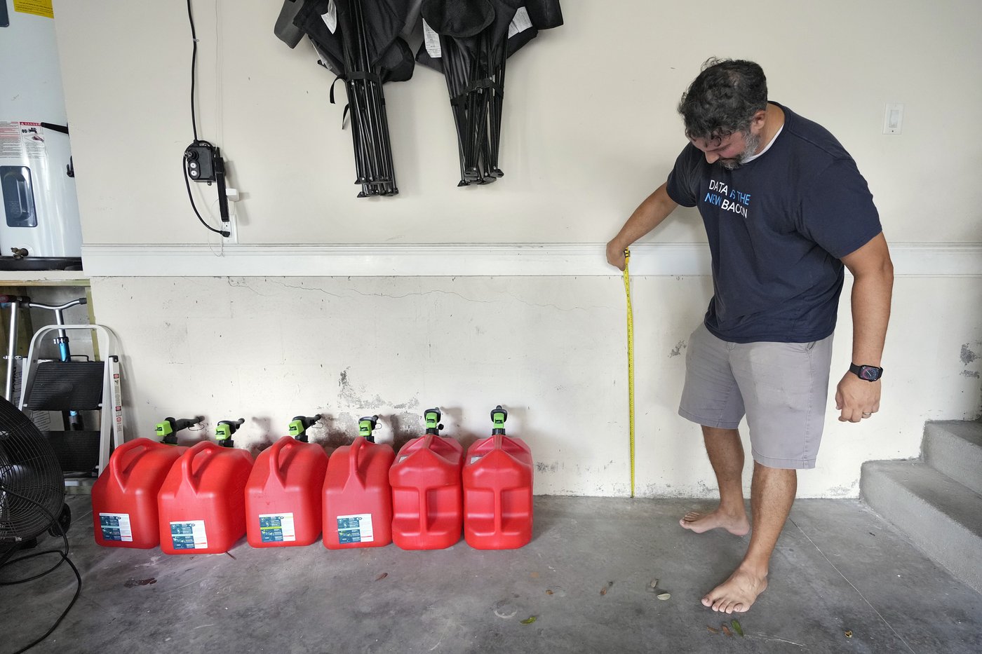 Florida neighbors band together to recover after one-two punch from hurricanes Helene and Milton | iNFOnews.ca