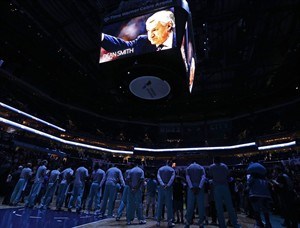 Coaching great Dean Smith remembered for shaping men as well as basketball players | iNFOnews.ca CP31816648