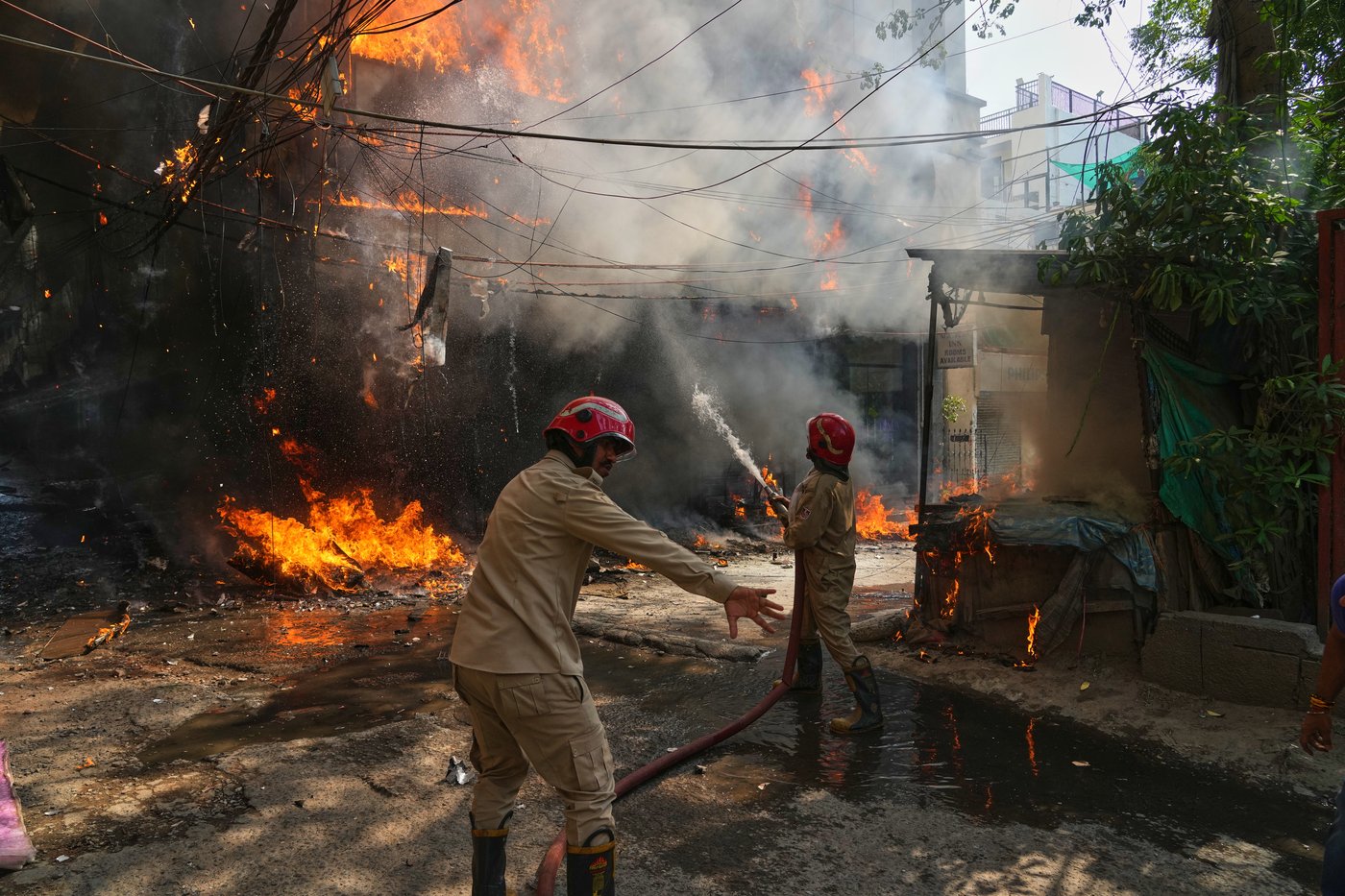 Fire sweeps through a New Delhi building, killing at least 21 people | iNhome Fire sweeps through a New Delhi building, killing at least 21 people | iNhome