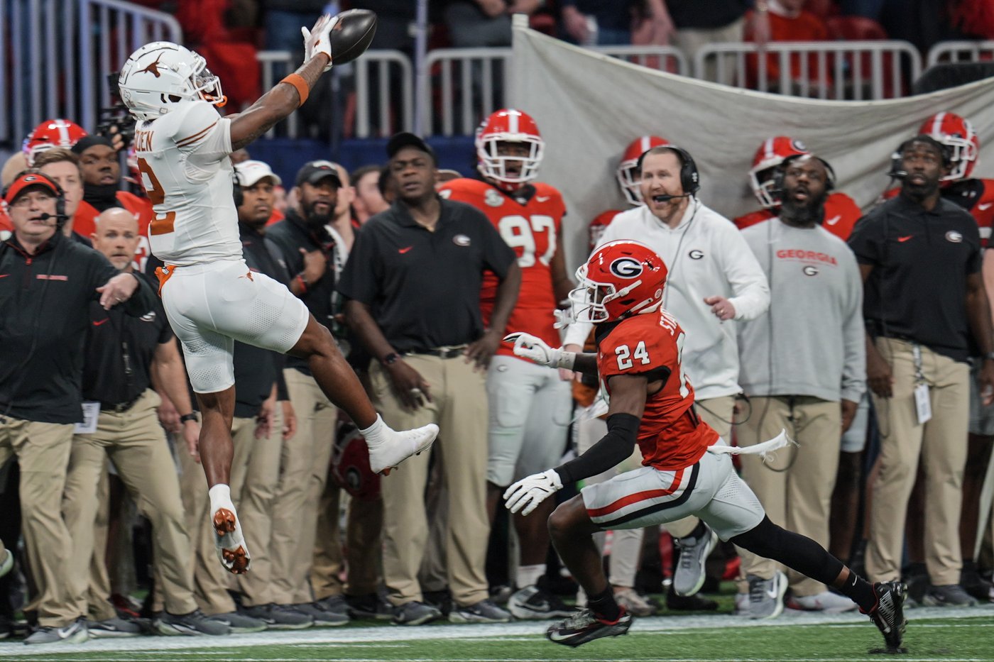 No. 5 Georgia pulls off another overtime stunner, beating No. 2 Texas 22-19 for SEC title | iNFOnews.ca No. 5 Georgia pulls off another overtime stunner, beating No. 2 Texas 22-19 for SEC title | iNFOnews.ca