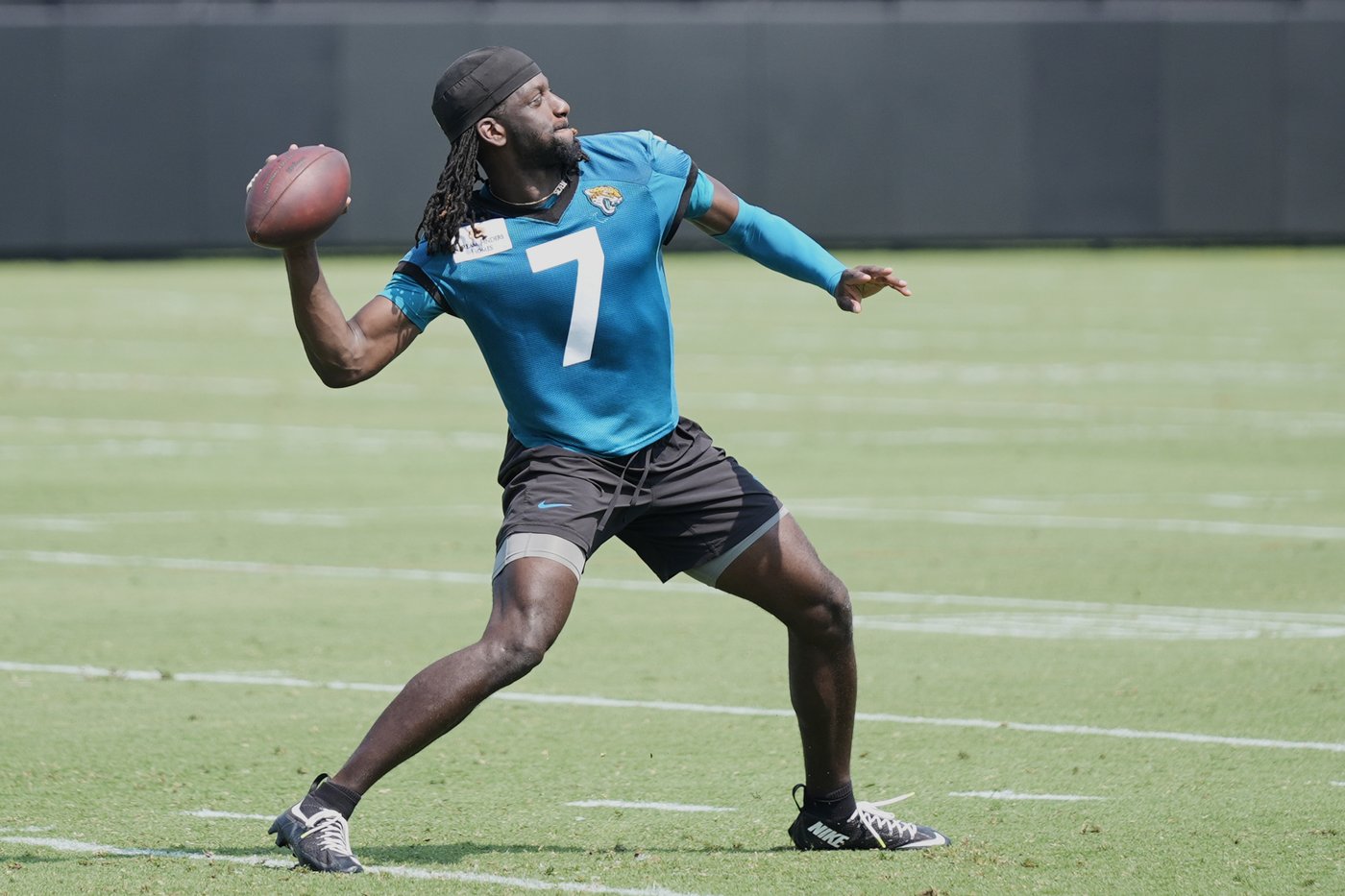 Jaguars WR Brian Thomas Jr. leaves minicamp practice after bruising right shoulder | iNFOnews.ca Jaguars WR Brian Thomas Jr. leaves minicamp practice after bruising right shoulder | iNFOnews.ca