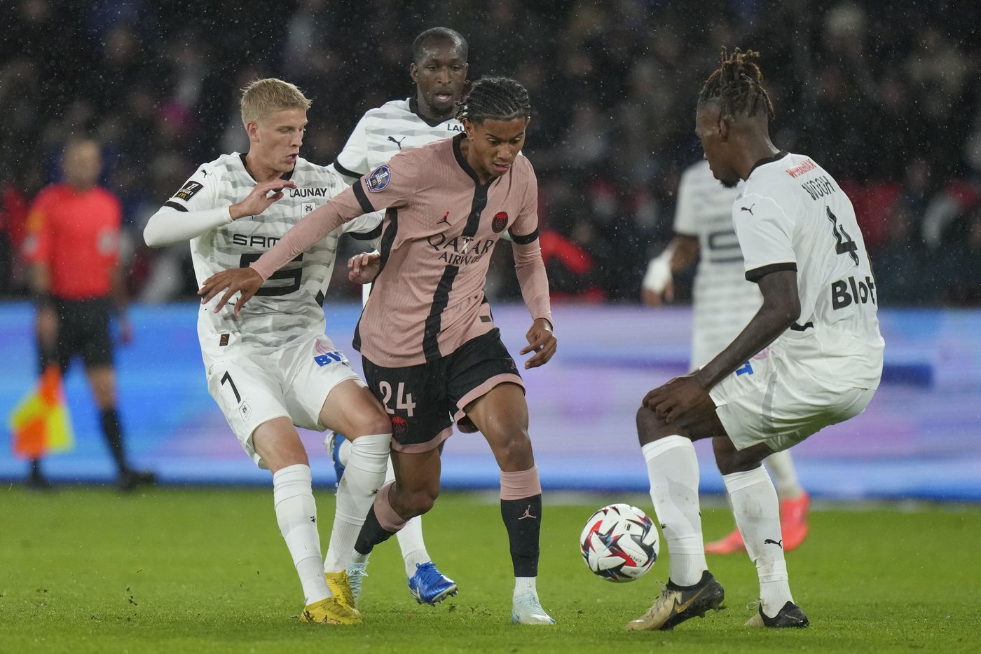 Barcola scores twice as PSG extends unbeaten run in France with 3-1 win over Rennes | iNFOnews.ca Barcola scores twice as PSG extends unbeaten run in France with 3-1 win over Rennes | iNFOnews.ca