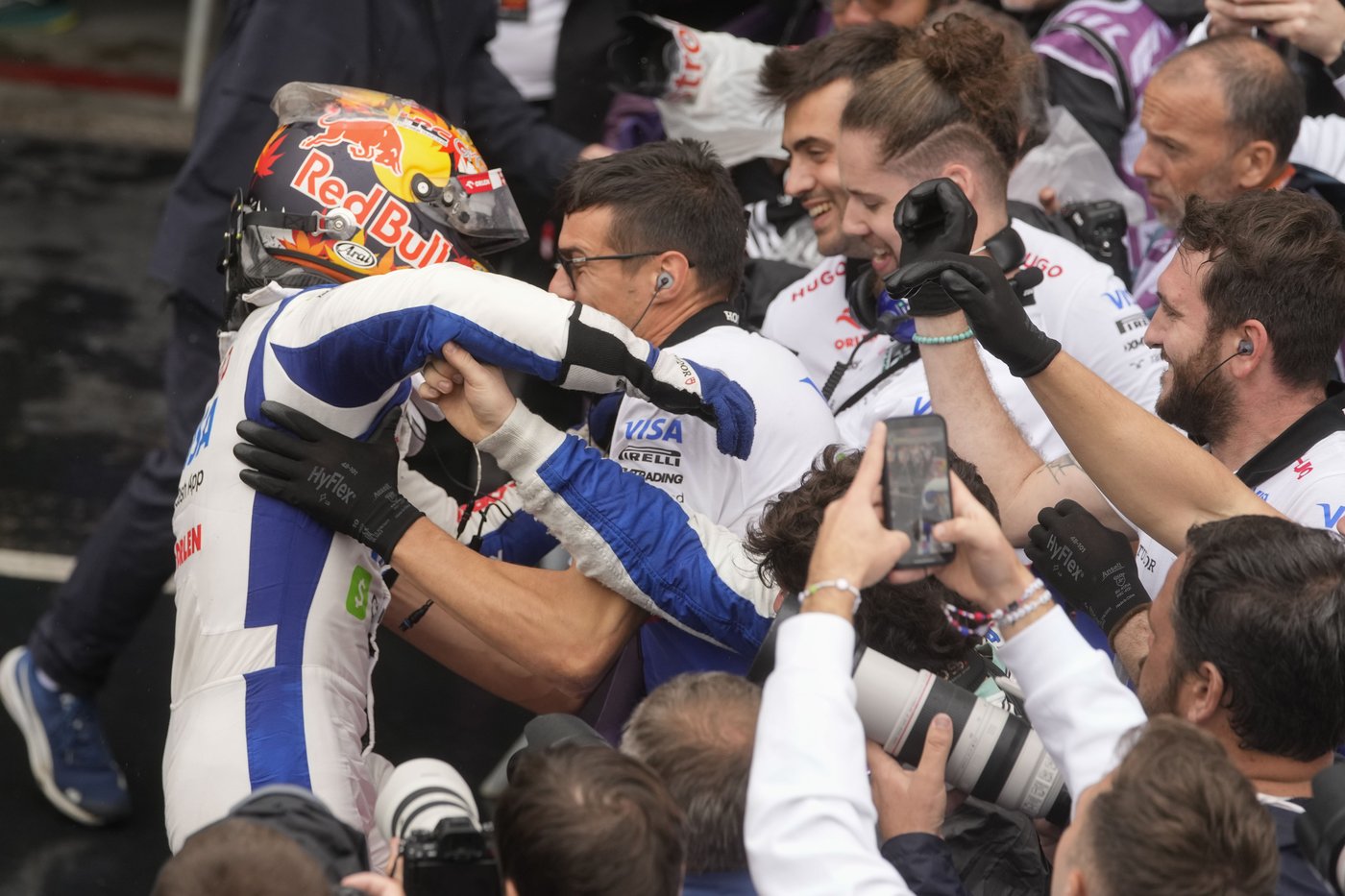 Red Bull's Verstappen nears 4th straight F1 title after winning Brazilian Grand Prix under rain | iNFOnews.ca