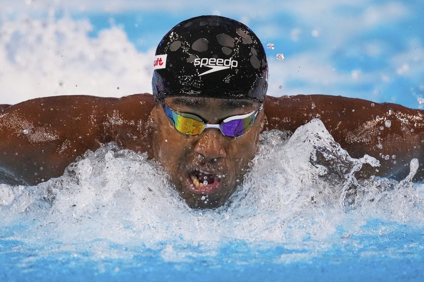 Canadian swimmer Josh Liendo sets short-course world record in 100-metre butterfly | iNFOnews.ca