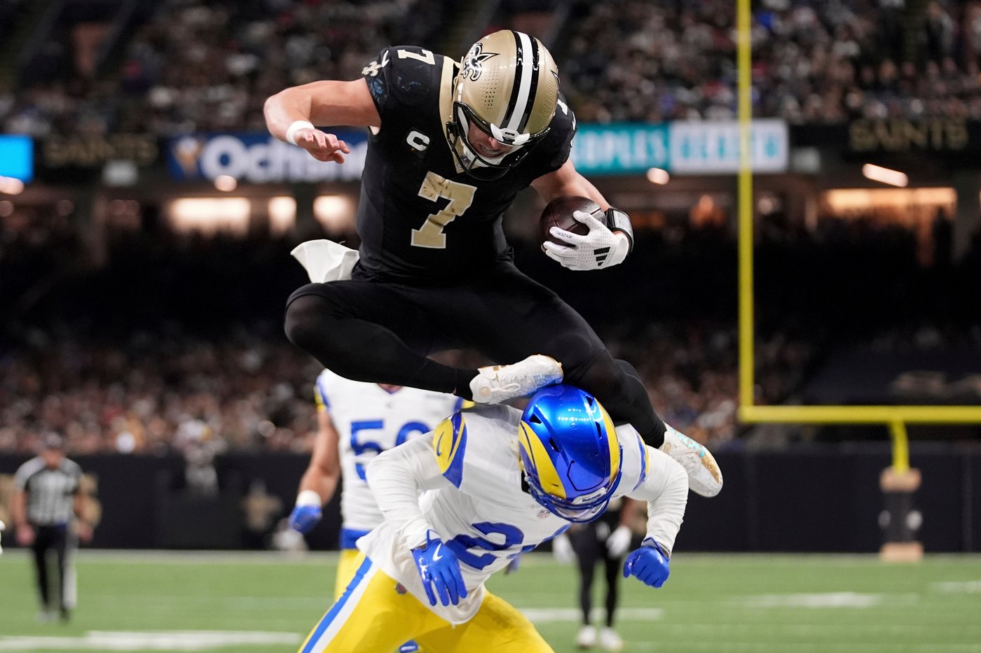 Saints' Taysom Hill and Foster Moreau in uniform against the New York Giants | iNFOnews.ca Saints' Taysom Hill and Foster Moreau in uniform against the New York Giants | iNFOnews.ca