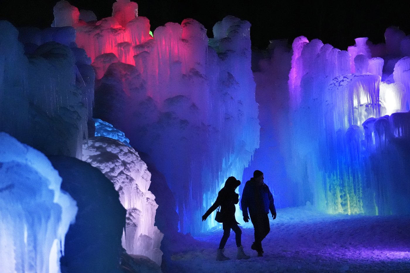Dazzling Ice Castles draw tourists to New Hampshire, other states | iNFOnews.ca