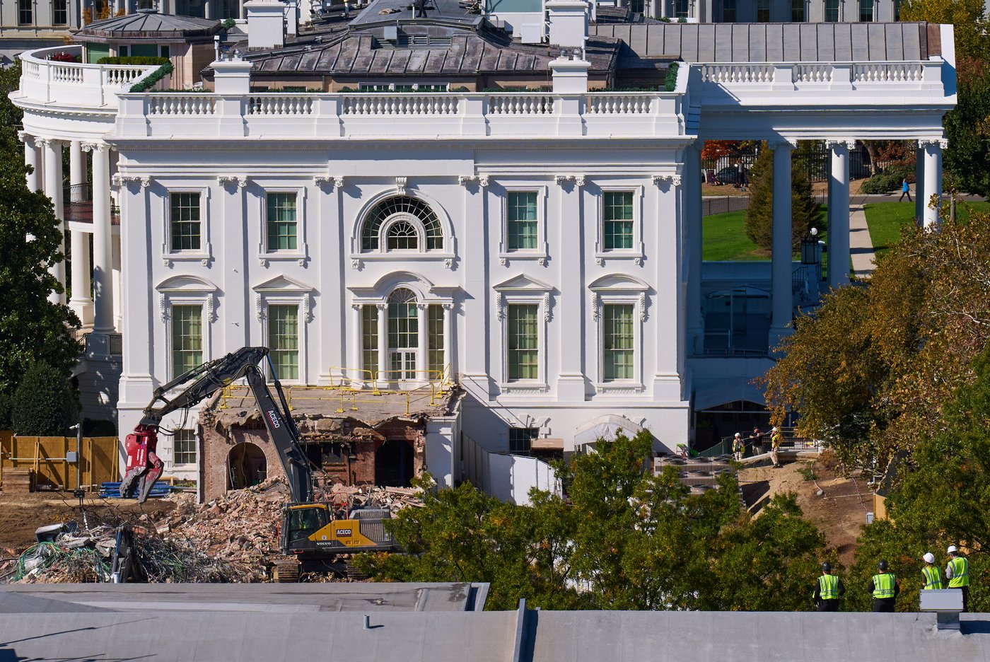 White House East Wing demolished as Trump moves forward with ballroom construction, AP photos show | iNFOnews.ca White House East Wing demolished as Trump moves forward with ballroom construction, AP photos show | iNFOnews.ca