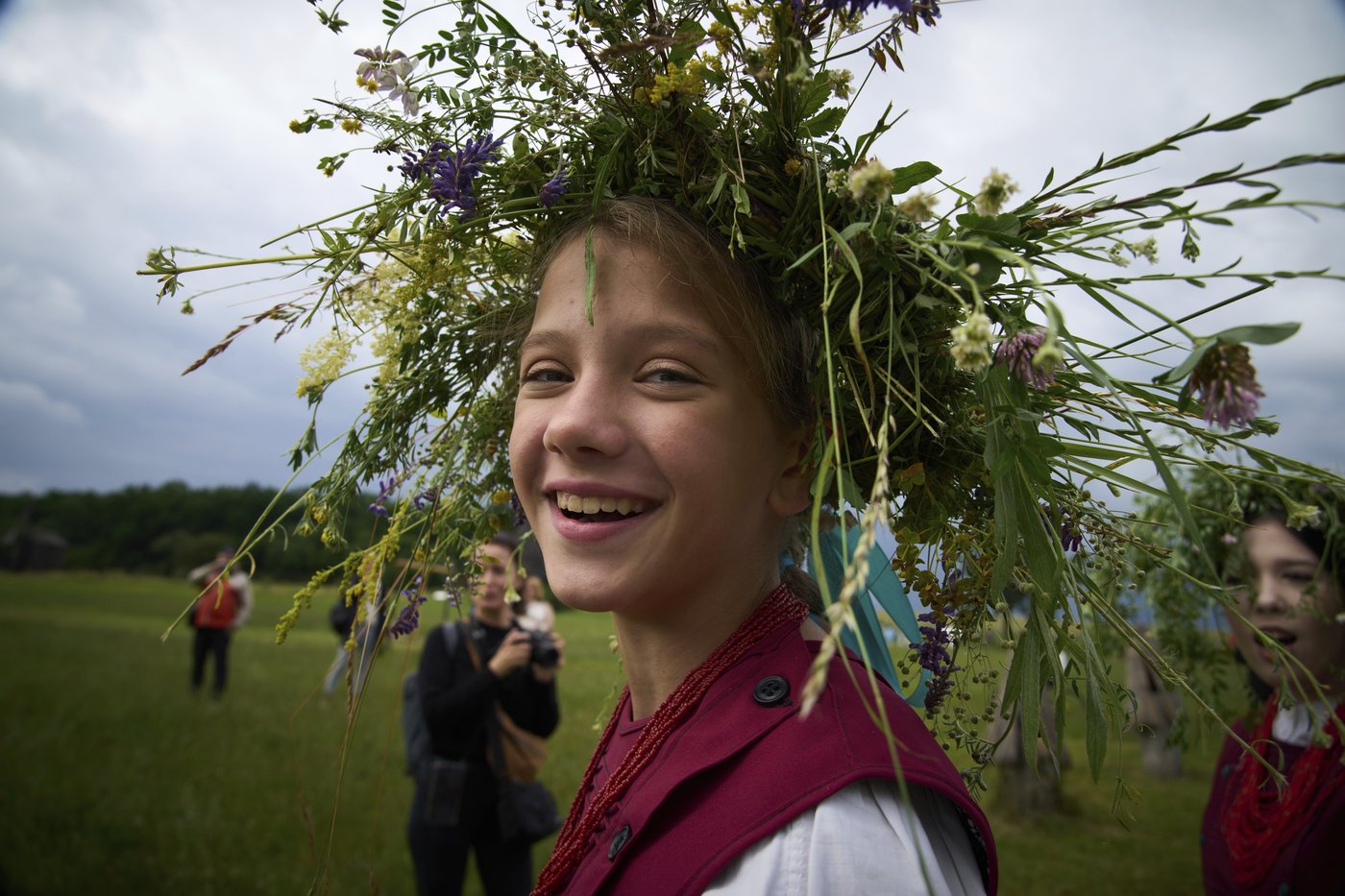 Ukrainians celebrate midsummer traditions with song, dance and fire | iNFOnews.ca