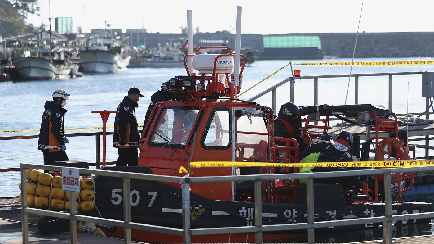 Fishing boat capsizes after colliding with sand barge in South Korea, killing 7 | iNFOnews.ca Fishing boat capsizes after colliding with sand barge in South Korea, killing 7 | iNFOnews.ca
