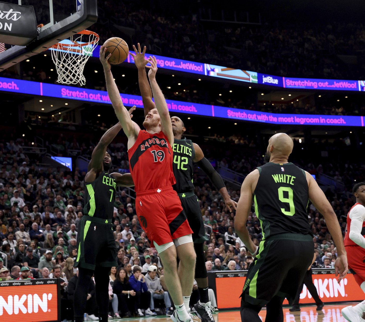 Tatum's 3-pointer at the buzzer in OT gives the Celtics a 126-123 victory over the Raptors | iNFOnews.ca Tatum's 3-pointer at the buzzer in OT gives the Celtics a 126-123 victory over the Raptors | iNFOnews.ca