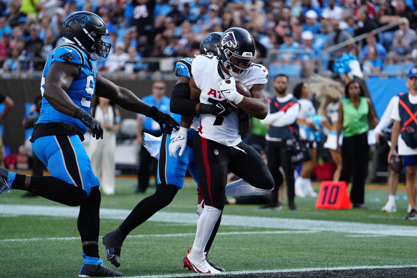 Bijan Robinson scores 2 TDs. Falcons beat Panthers 38-20 for 3rd straight victory vs. NFC South foe | iNFOnews.ca Bijan Robinson scores 2 TDs. Falcons beat Panthers 38-20 for 3rd straight victory vs. NFC South foe | iNFOnews.ca