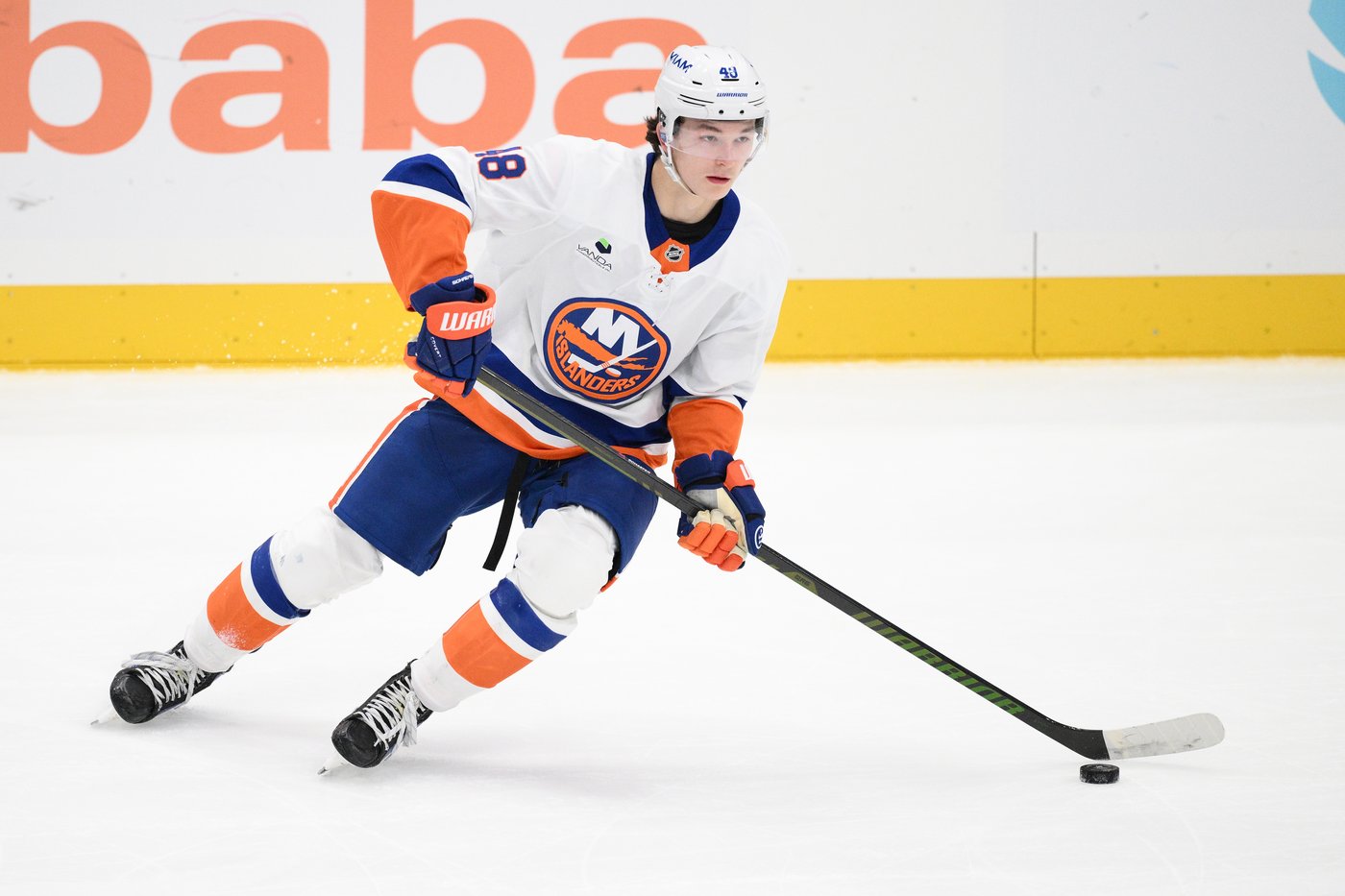 Islanders defenceman Matthew Schaefer season's first rookie of the month | iNFOnews.ca