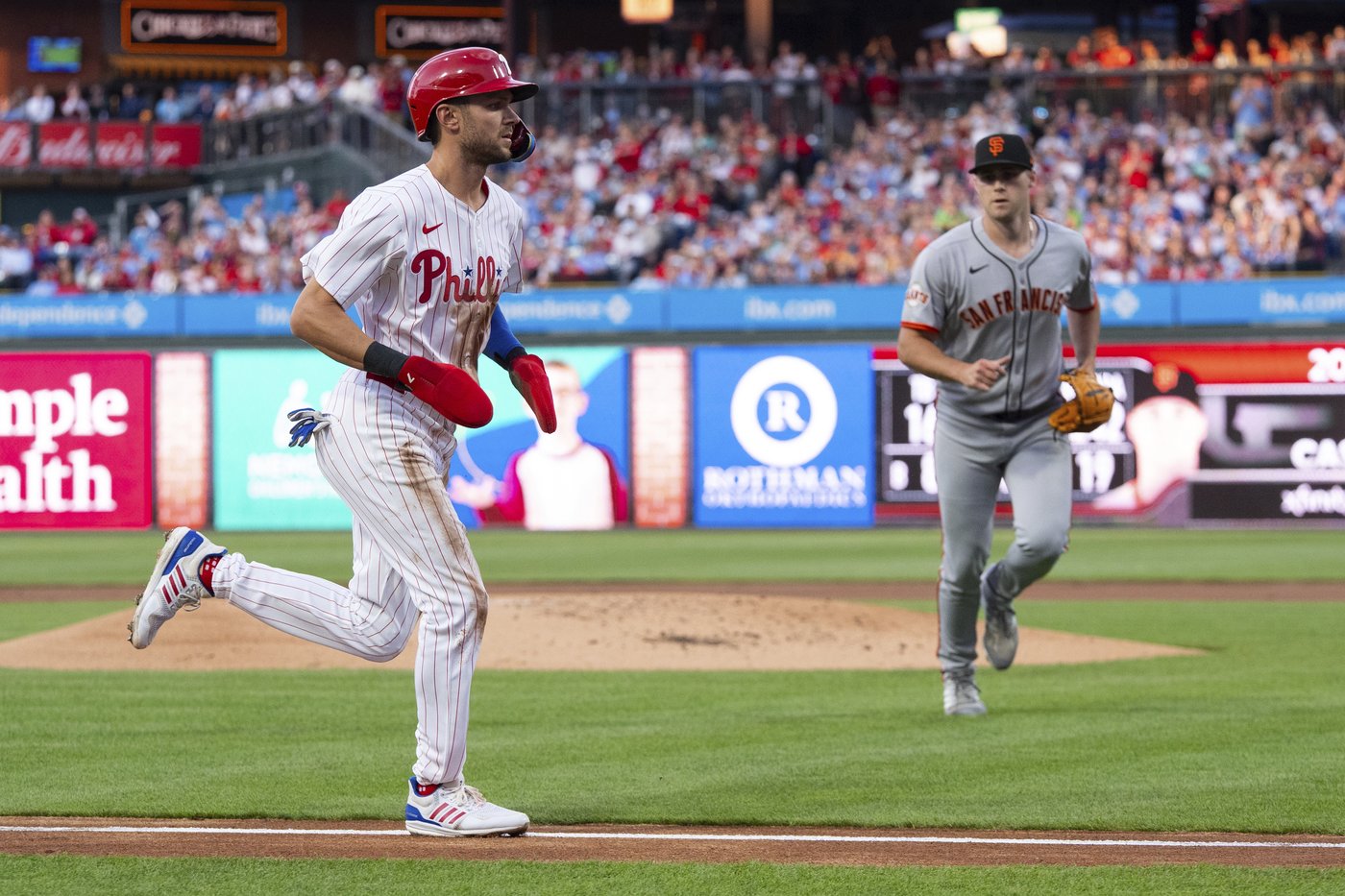 Giants slug 3 homers and continue fast start with a 10-4 win over Phillies | iNFOnews.ca