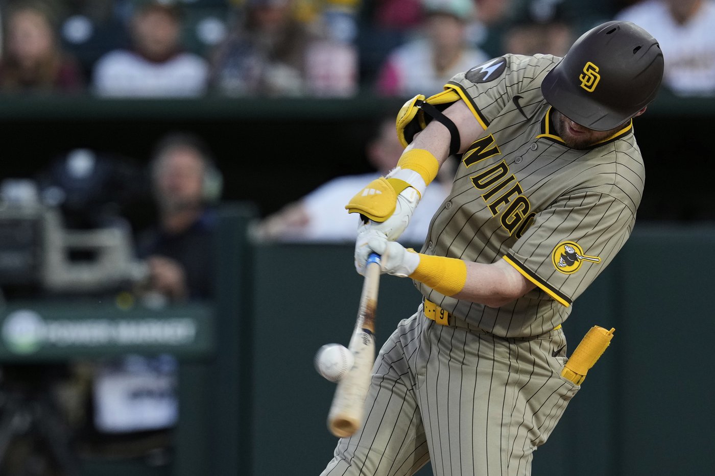 Cronenworth and Tatis homer to help the Padres beat the Athletics 5-4 | iNFOnews.ca