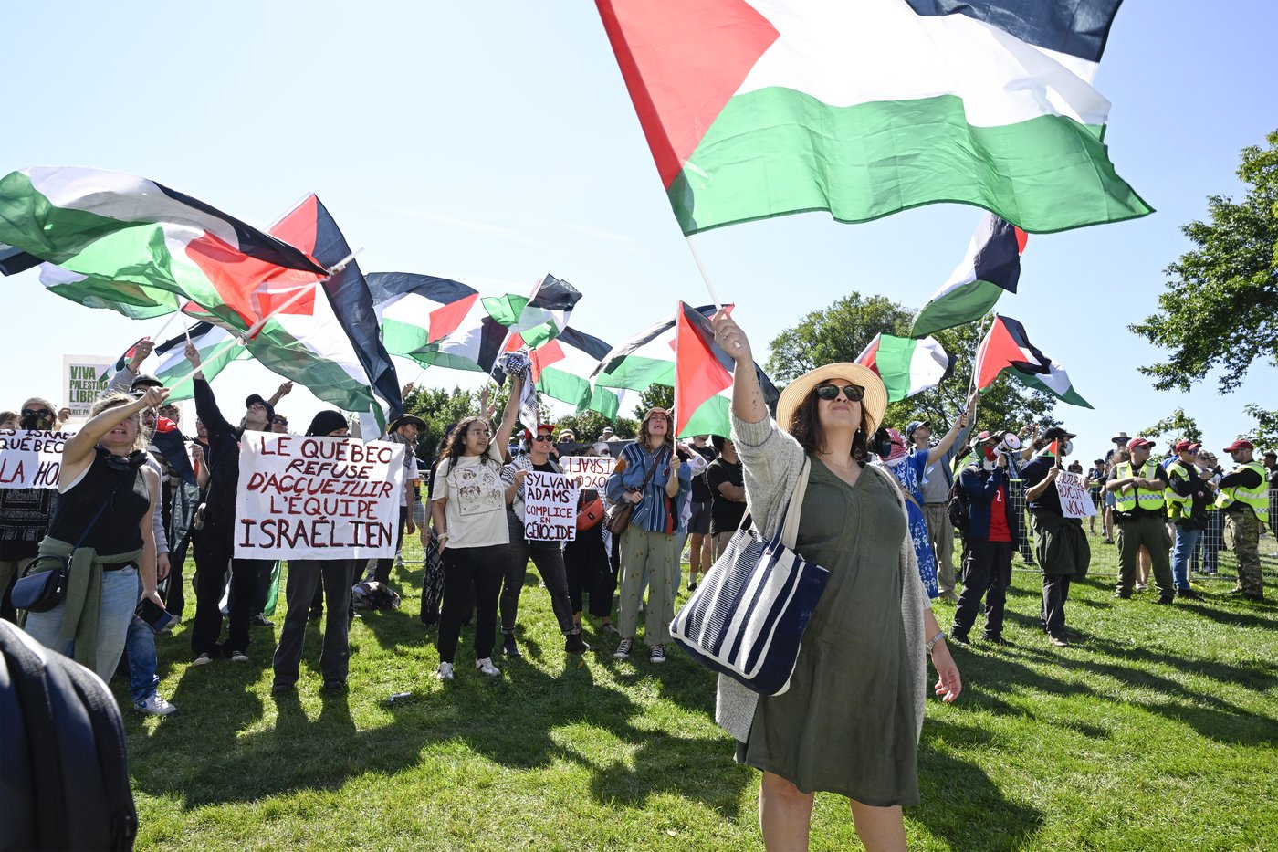 Pro-Palestinian group protests Israel-Premier Tech team at Quebec cycling Grand Prix | iNFOnews.ca