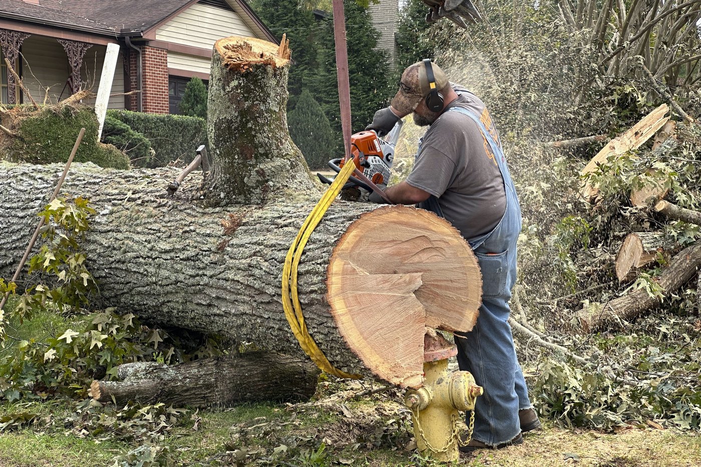 When will the power return? Weary Carolinas residents long for relief after Helene's fury | iNFOnews.ca