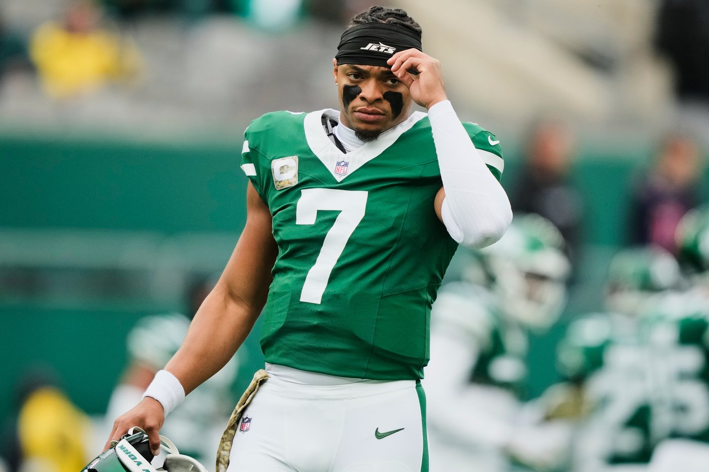 Jets have won 2 in a row, but the quarterback question remains a hot, mostly unanswered topic | iNFOnews.ca