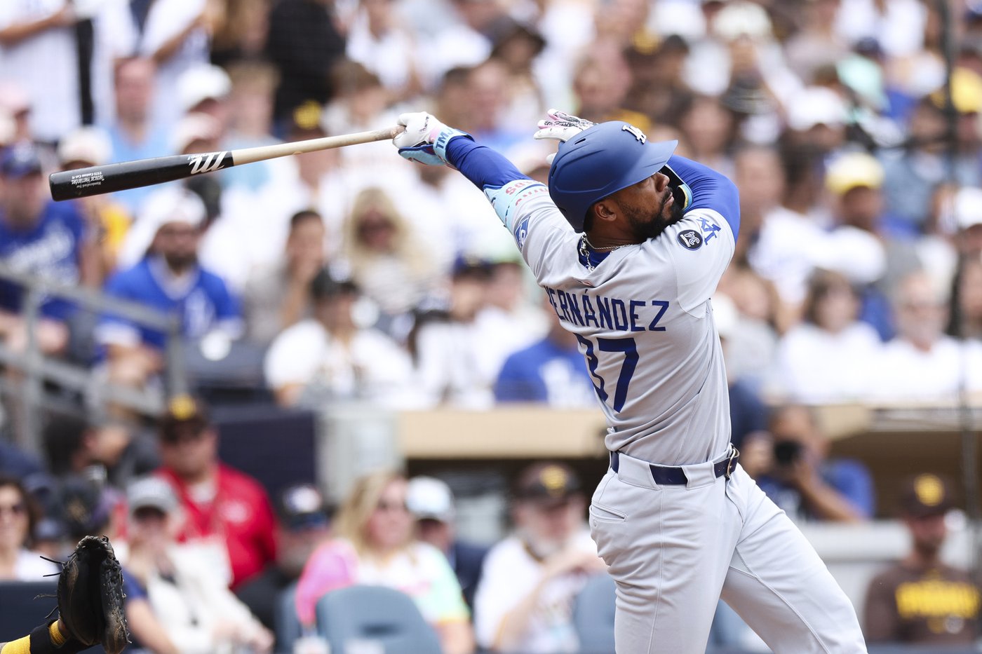 Teoscar Hernández hits a 3-run homer and the Dodgers beat the Padres 5-2 to win the series | iNFOnews.ca Teoscar Hernández hits a 3-run homer and the Dodgers beat the Padres 5-2 to win the series | iNFOnews.ca