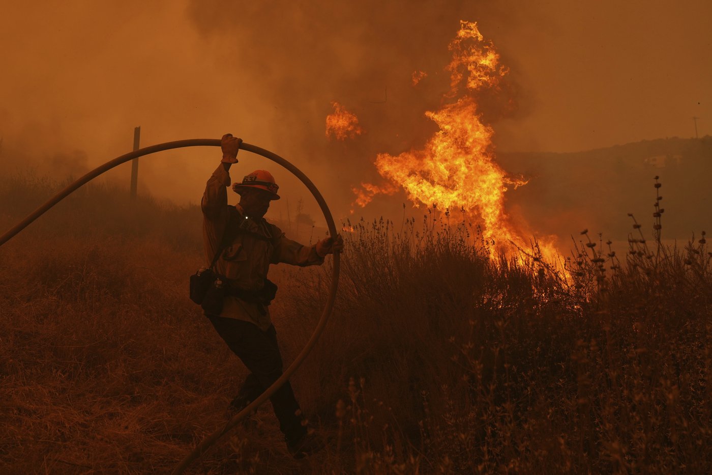 Firefighters make progress against blaze that forced thousands to flee north of Los Angeles | iNFOnews.ca Firefighters make progress against blaze that forced thousands to flee north of Los Angeles | iNFOnews.ca