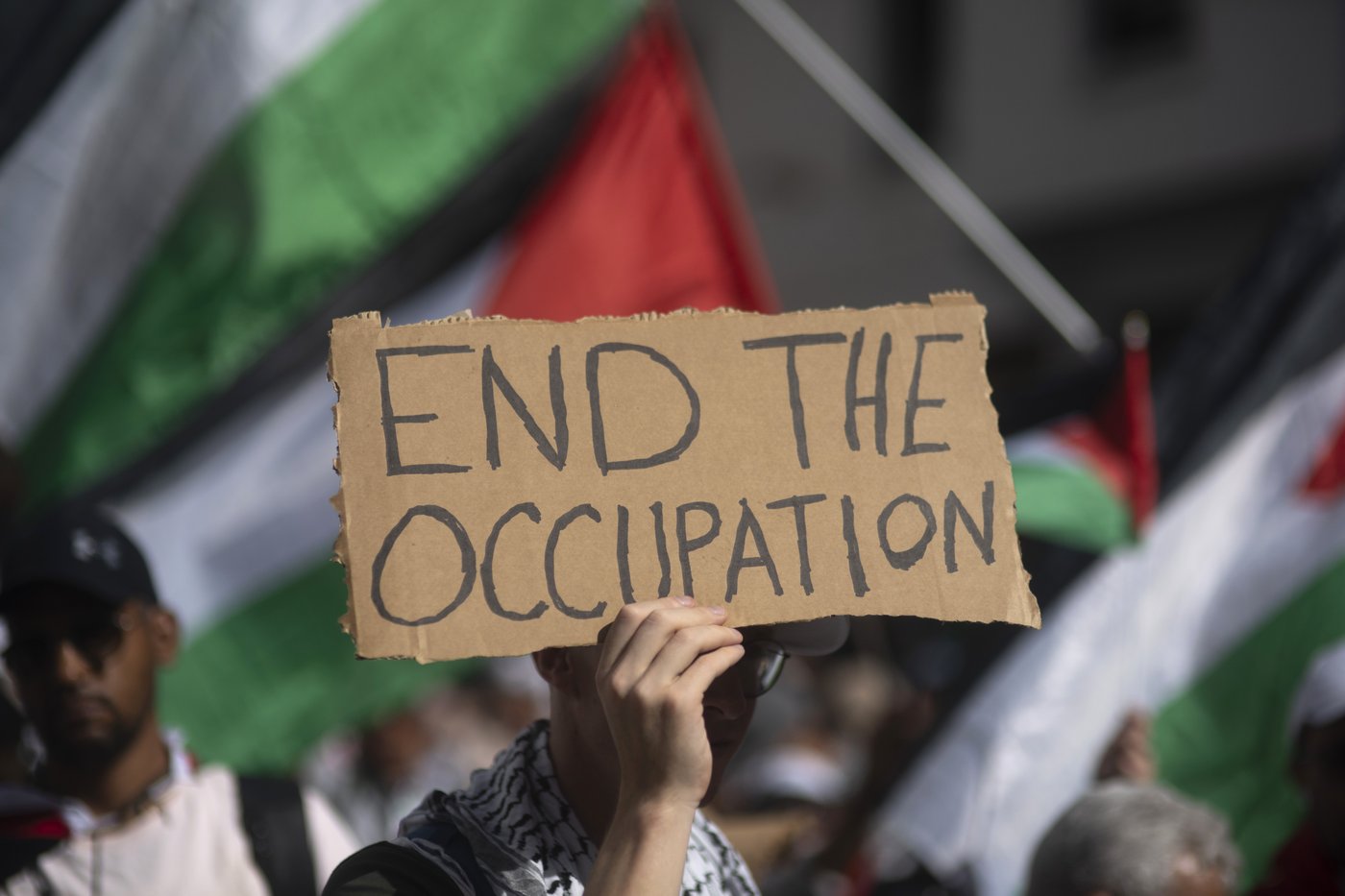 Pro-Palestinian and pro-Israeli crowds rally across the world on the eve of Oct. 7 anniversary | iNFOnews.ca