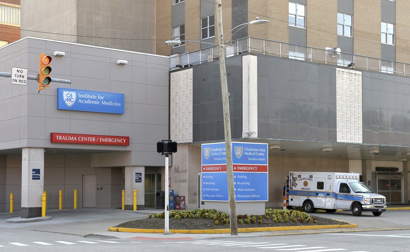 Knife-wielding man fatally shot by police in West Virginia hospital emergency room | iNFOnews.ca
