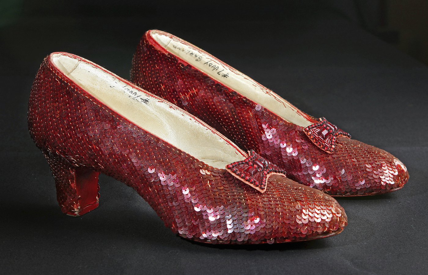 Stolen ruby slippers worn by Judy Garland in 'The Wizard of Oz' are auctioned for $28 million | iNFOnews.ca Stolen ruby slippers worn by Judy Garland in 'The Wizard of Oz' are auctioned for $28 million | iNFOnews.ca
