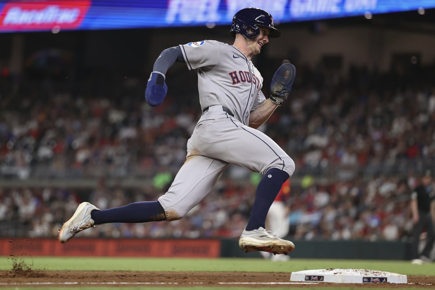 Zach Cole's stunning debut: Leaping catch, two-run homer spark Astros' 11-3 win | iNFOnews.ca