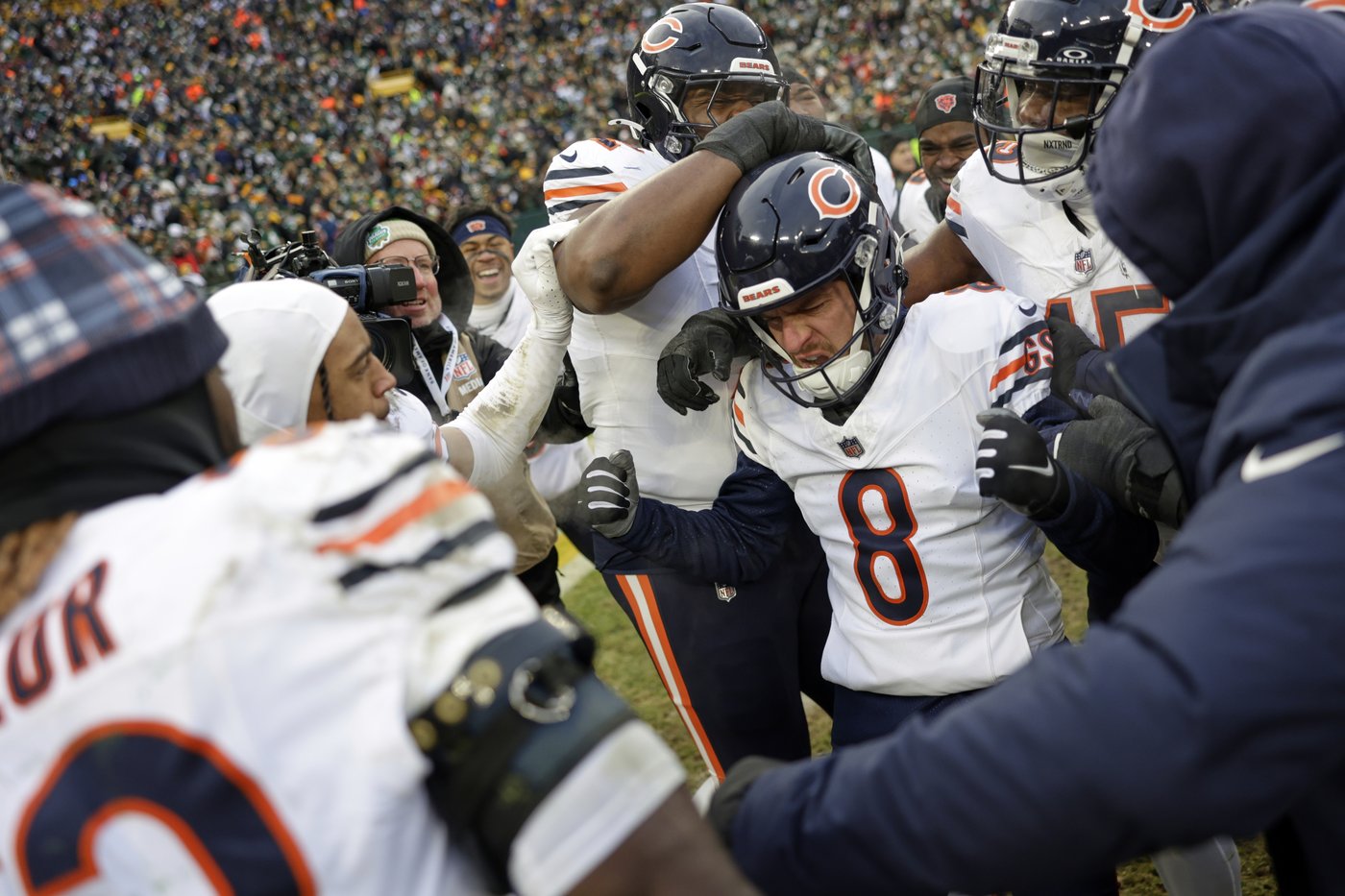 Bears rally for 24-22 win in Green Bay as Packers lose Love and Watson to injuries | iNFOnews.ca Bears rally for 24-22 win in Green Bay as Packers lose Love and Watson to injuries | iNFOnews.ca