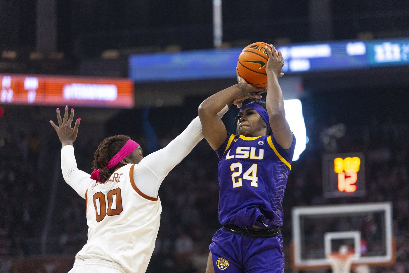Booker and No. 3 Texas rally from poor shooting start to beat No. 5 LSU 65-58 | iNFOnews.ca Booker and No. 3 Texas rally from poor shooting start to beat No. 5 LSU 65-58 | iNFOnews.ca