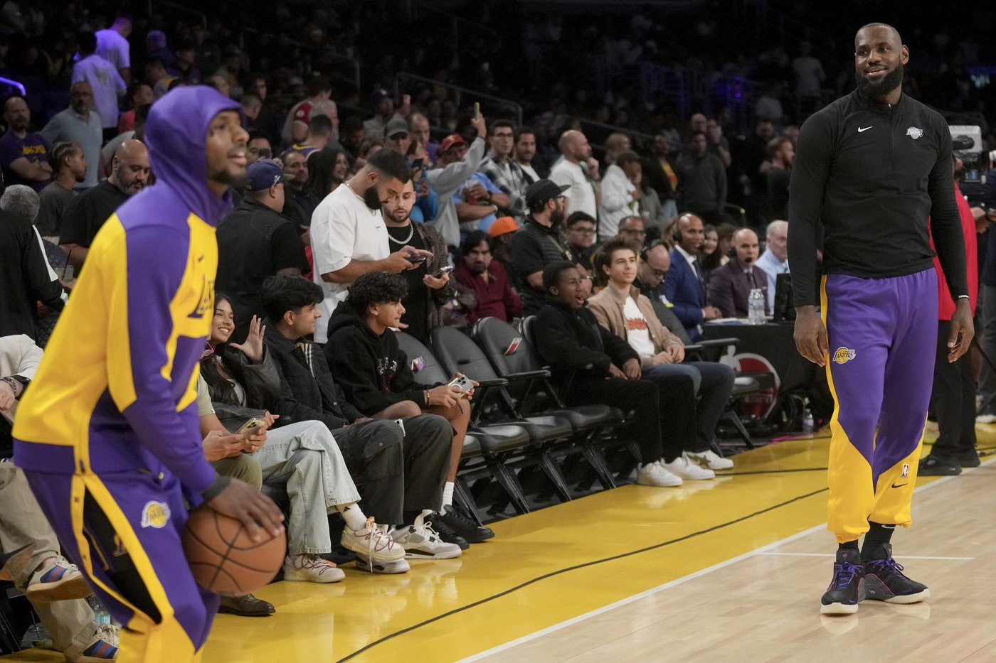 Bronny James feels love in Cleveland, scores first NBA points in childhood arena | iNFOnews.ca