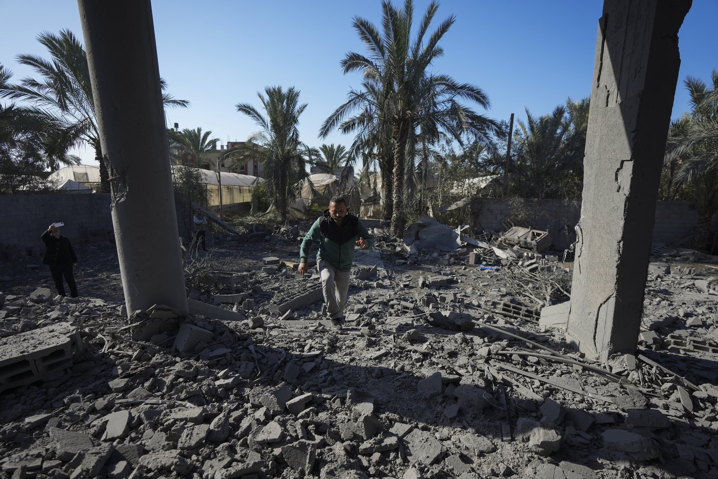 Israeli strikes on a Gaza tent camp kill at least 21 people, hospital says | iNFOnews.ca Israeli strikes on a Gaza tent camp kill at least 21 people, hospital says | iNFOnews.ca