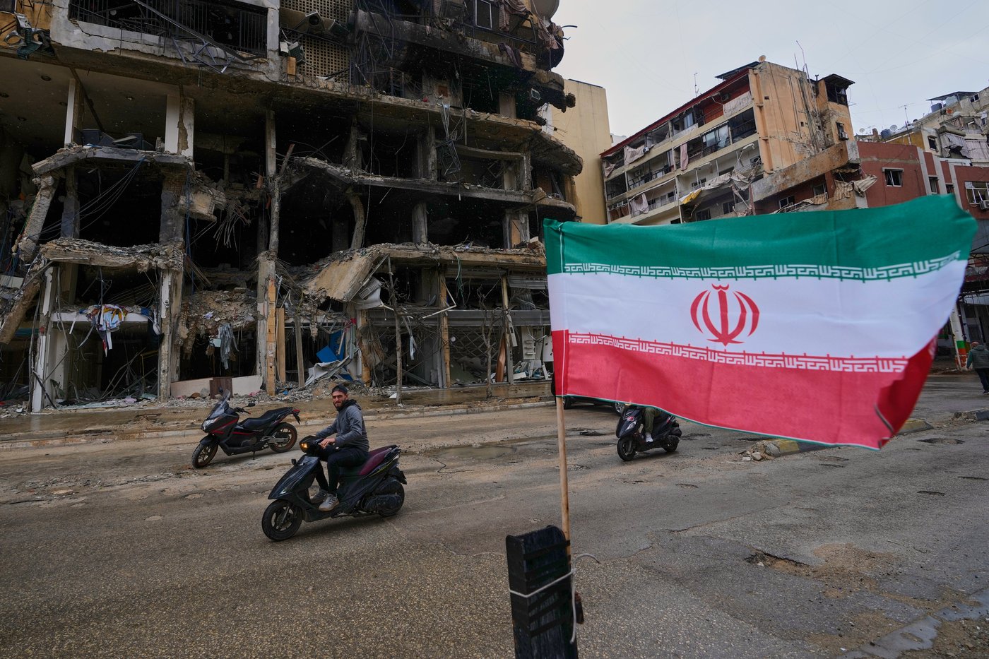 Trump offers mixed messages about path ahead for US war against Iran | iNFOnews.ca Trump offers mixed messages about path ahead for US war against Iran | iNFOnews.ca