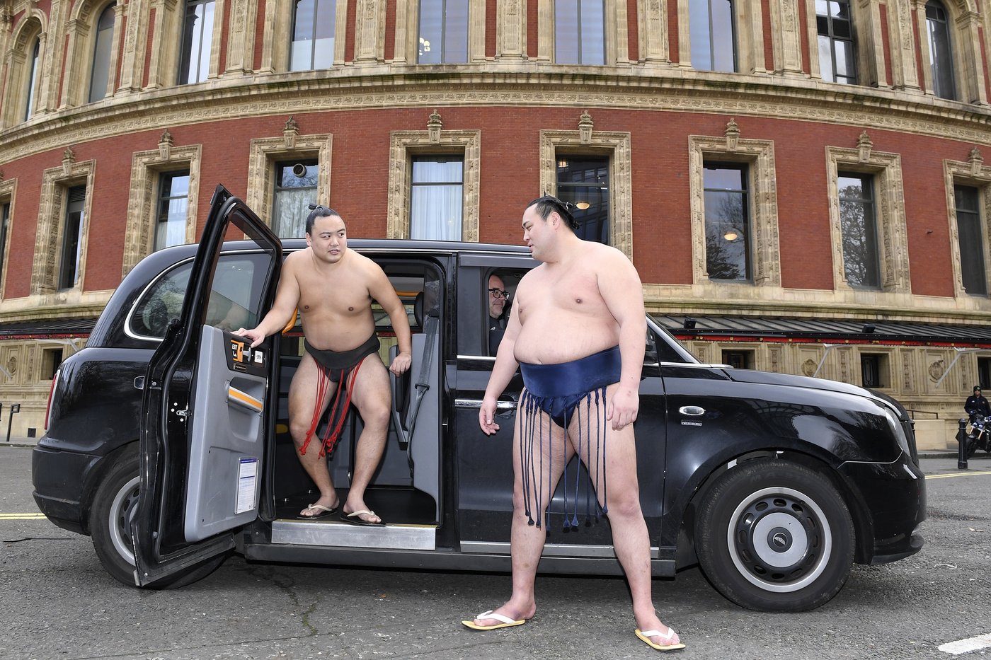 Sumo wrestlers bring 1,500 years of tradition to London as the sport has an international moment | iNFOnews.ca