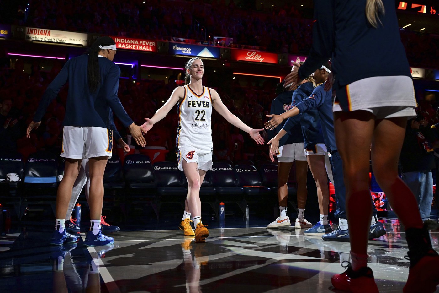 Valkyries rout the Fever 80-61 as Caitlin Clark struggles in her return from injury | iNFOnews.ca